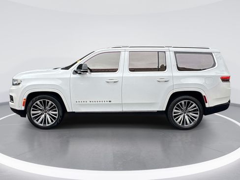 Used 2023 Jeep Grand Wagoneer Series III AWD/4WD image 5