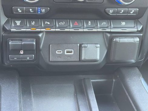 Used 2022 GMC Sierra 3500 Denali w/ Denali Ultimate Package AWD/4WD image 15
