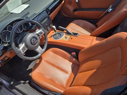 Used 2006 MAZDA MX-5 Miata Grand Touring w/ Premium Pkg RWD image 4