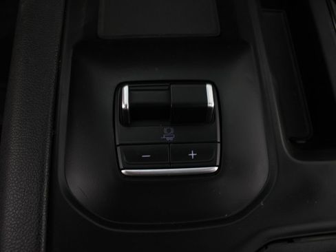 Used 2025 GMC Sierra 2500 AT4 w/ AT4 Premium Plus Package AWD/4WD image 9