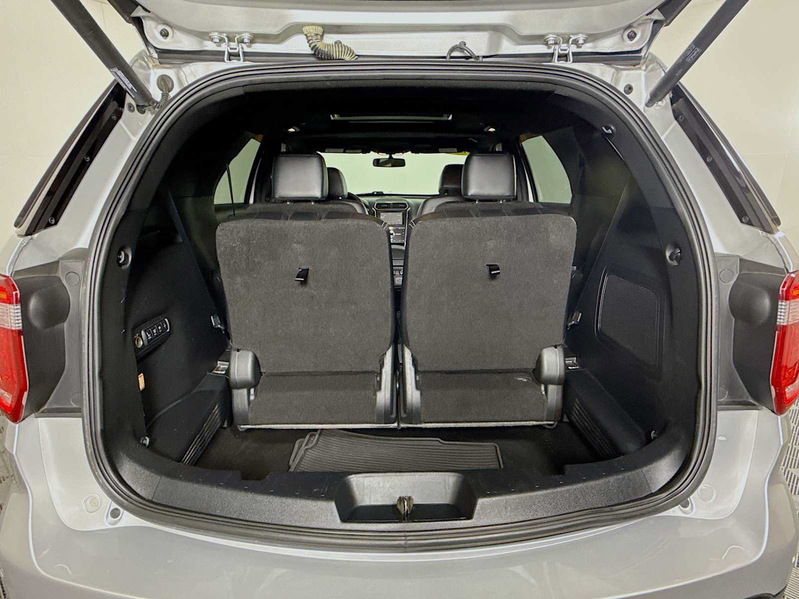 Used 2017 Ford Explorer Limited AWD/4WD image 25