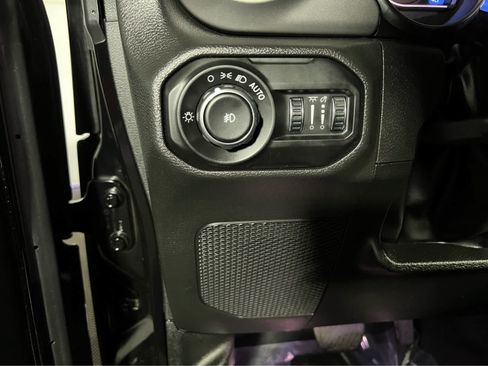 Used 2022 Jeep Wrangler Sport AWD/4WD image 16