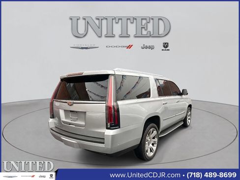 Used 2019 Cadillac Escalade ESV Luxury image 3