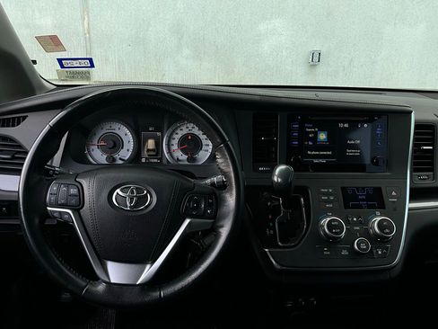 Used 2015 Toyota Sienna SE image 14