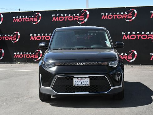 Used 2023 Kia Soul LX image 2