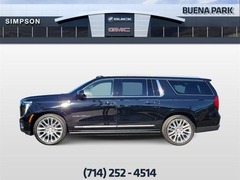 Used 2025 GMC Yukon XL Denali w/ Sun & Power Step Package image 5