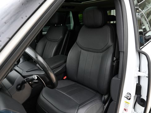 Used 2025 Land Rover Range Rover SE AWD/4WD image 18