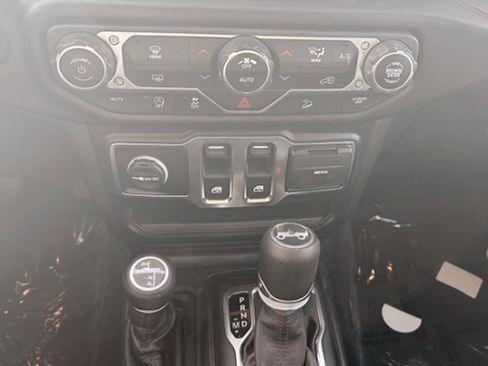 Used 2020 Jeep Wrangler Sport image 12