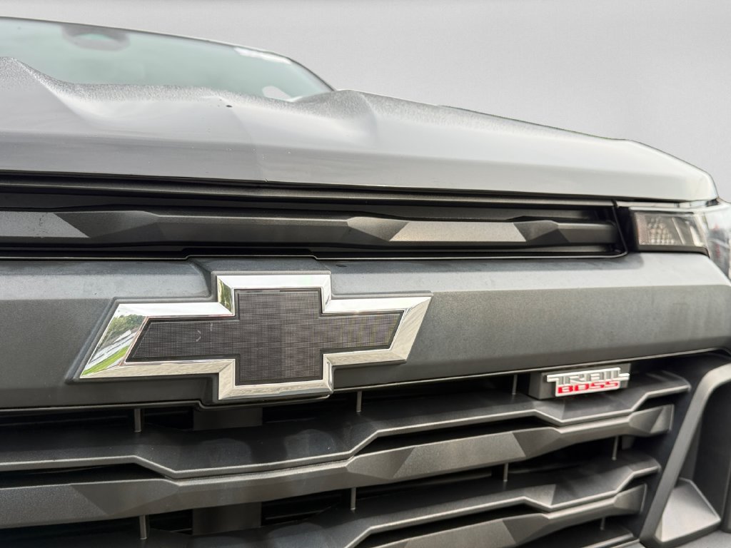 Used 2023 Chevrolet Colorado Trail Boss AWD/4WD image 32