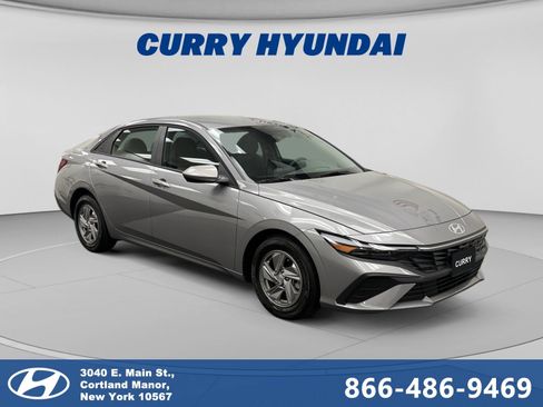 Used 2025 Hyundai Elantra SE FWD image 7