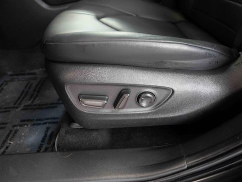 Used 2023 Toyota Highlander XLE image 12