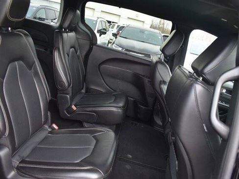Used 2025 Chrysler Pacifica Select FWD image 17