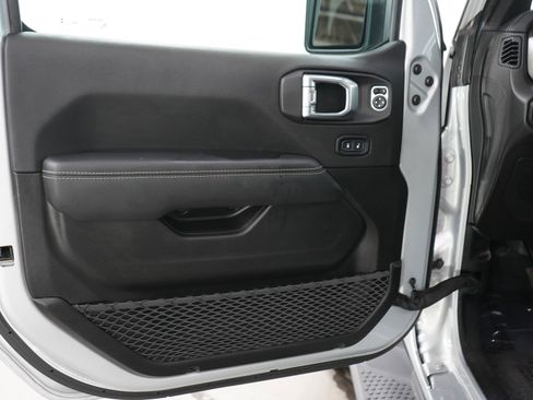 Used 2023 Jeep Wrangler Unlimited Sahara w/ Cold Weather Group AWD/4WD image 17
