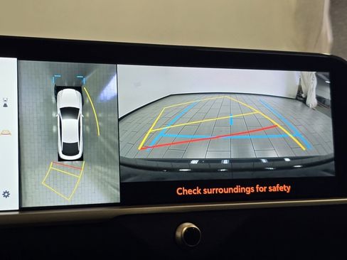 Certified 2025 Toyota Crown Platinum image 6