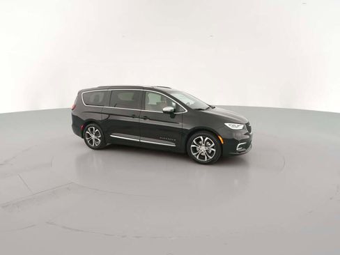 New 2026 Chrysler Pacifica Pinnacle image 15