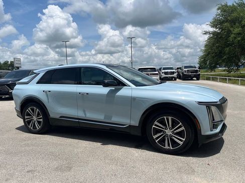 Used 2024 Cadillac Lyriq Luxury AWD/4WD image 3