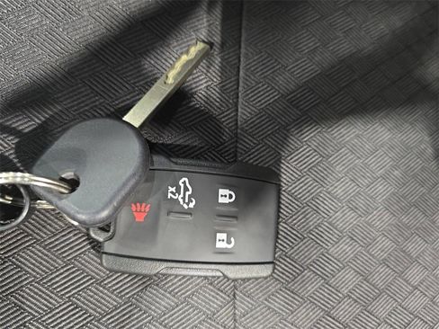 Used 2023 Chevrolet Silverado 2500 LT image 36