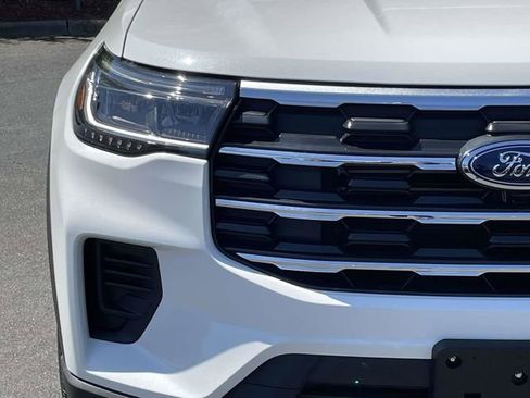 Used 2025 Ford Explorer Active RWD image 40