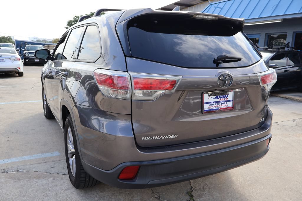 Used 2015 Toyota Highlander Plus FWD image 5