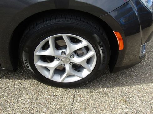 Used 2010 Chrysler Town & Country LX FWD image 6