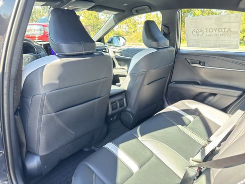 New 2025 Toyota Camry Hybrid FWD image 25
