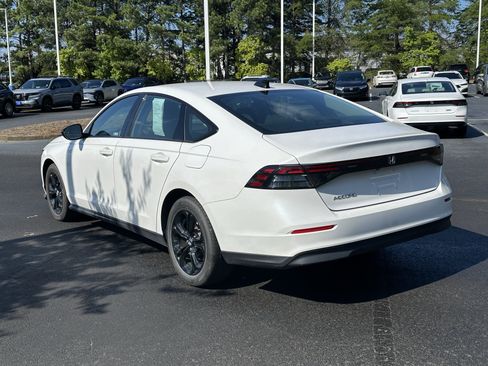 Used 2025 Honda Accord SE image 11
