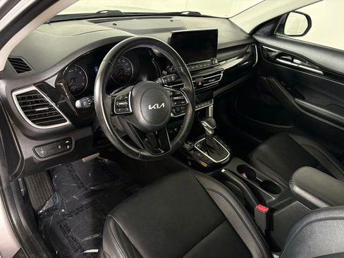Used 2022 Kia Seltos EX image 17