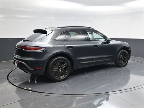 Used 2022 Porsche Macan image 3
