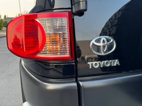 Used 2010 Toyota FJ Cruiser 4WD image 13