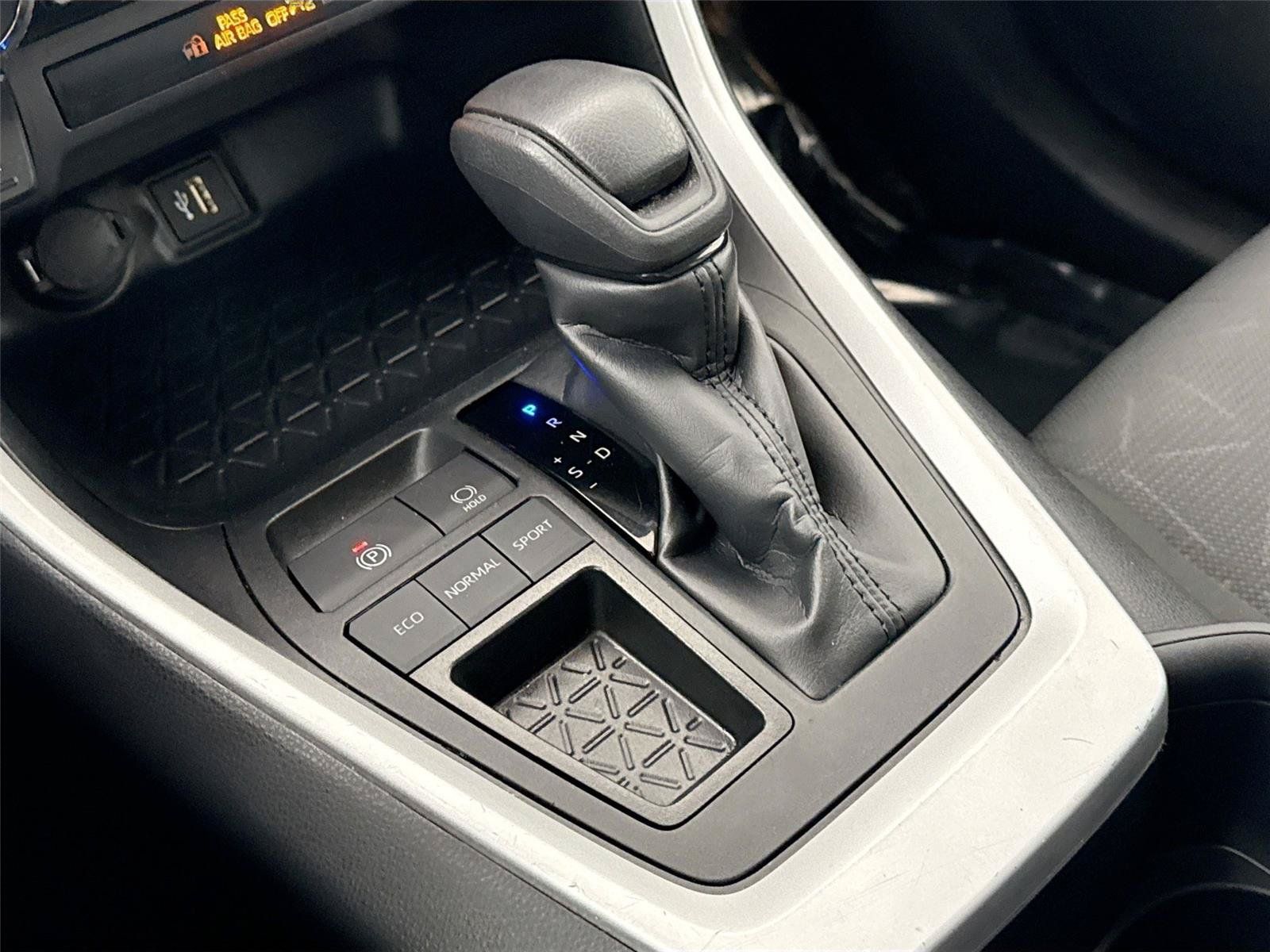 Certified 2025 Toyota RAV4 XLE FWD image 25