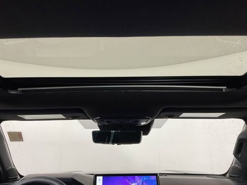 Used 2024 Toyota Tacoma Limited image 15