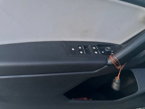 Used 2019 Volkswagen Tiguan SE w/ Panoramic Sunroof Package AWD/4WD image 9