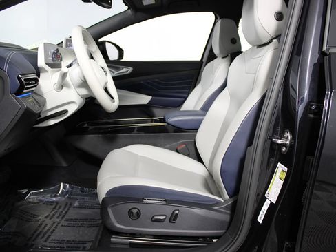 Used 2023 Volkswagen ID.4 Pro S AWD/4WD image 12