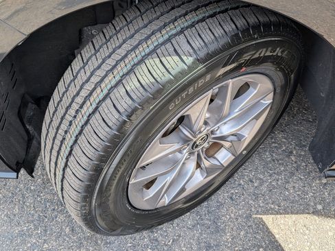 Used 2025 Toyota Sienna LE image 21