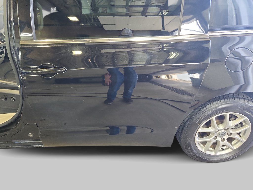 Used 2024 Chrysler Pacifica Touring-L FWD image 19