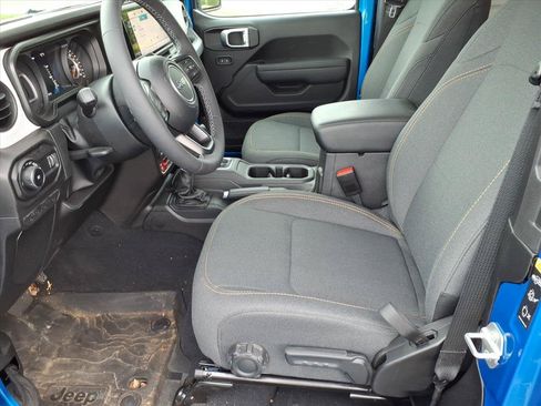 Used 2026 Jeep Wrangler Sport AWD/4WD image 5