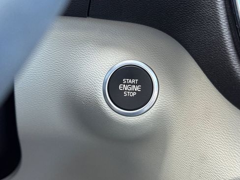 Used 2019 Volvo XC40 T5 Momentum AWD/4WD image 17