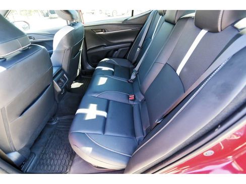 Used 2025 Toyota Camry SE image 12