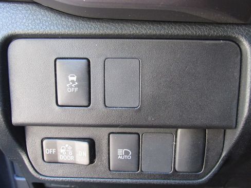 Certified 2023 Toyota Tacoma SR5 AWD/4WD image 33
