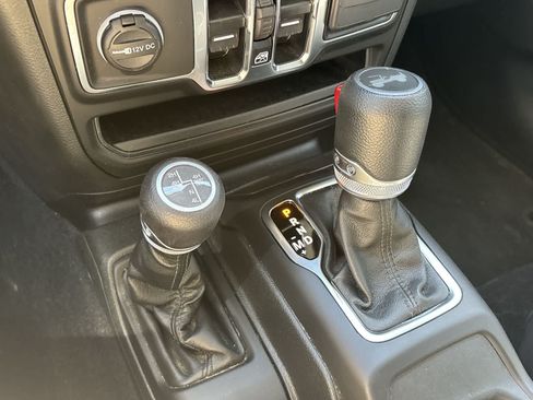 Used 2023 Jeep Wrangler Unlimited w/ Convenience Group AWD/4WD image 22