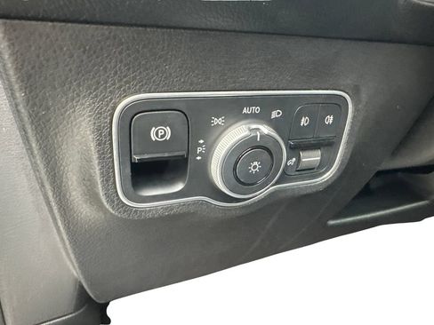 Used 2025 Mercedes-Benz GLB 250 4MATIC image 53