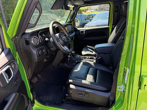 Used 2026 Jeep Wrangler Unlimited Sahara w/ Safety Group AWD/4WD image 10