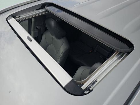 Used 2023 Toyota Highlander Limited image 8