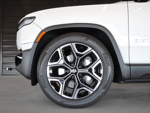Used 2025 Rivian R1T Adventure AWD/4WD image 4