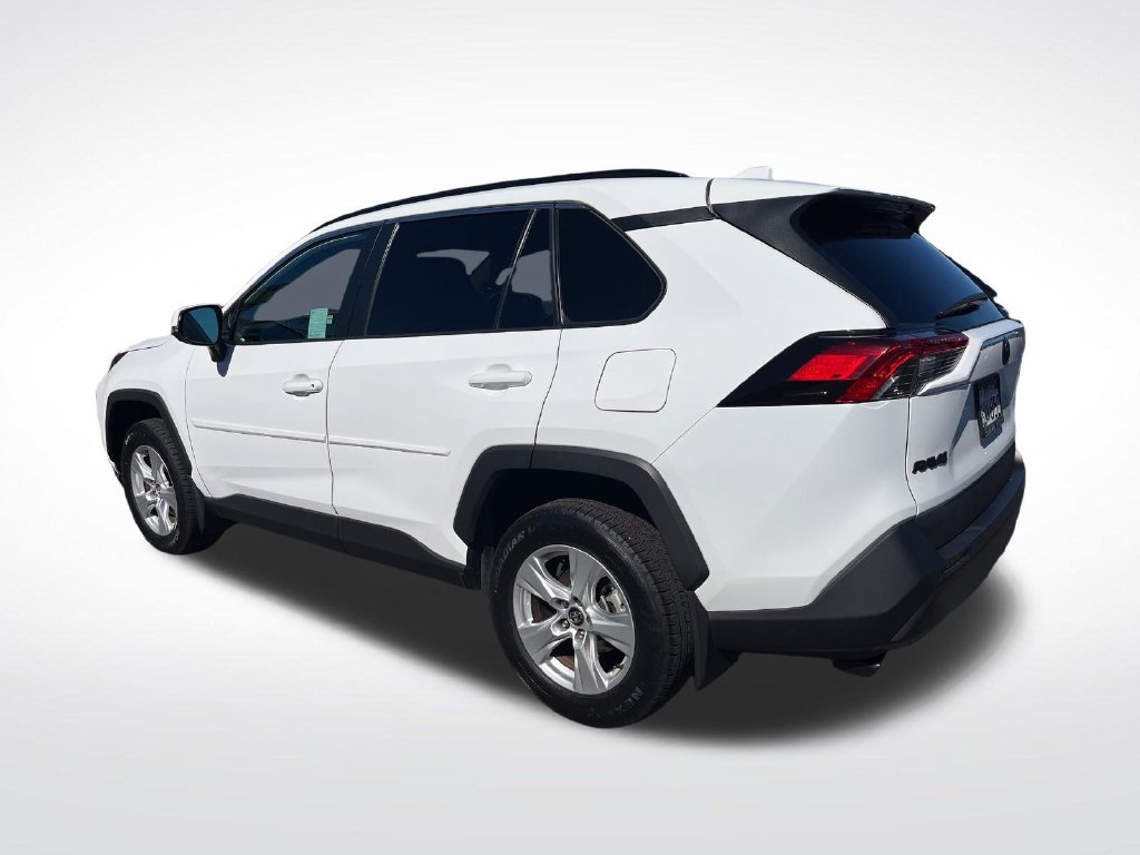 Used 2021 Toyota RAV4 XLE w/ Convenience Package FWD image 3