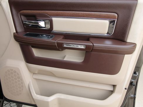 Used 2017 RAM 2500 Laramie w/ Convenience Group image 38