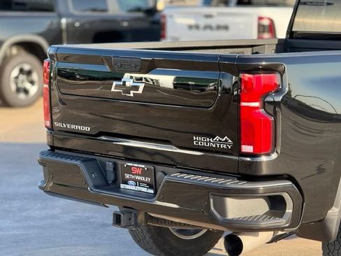 Used 2024 Chevrolet Silverado 2500 High Country w/ High Country Premium Package AWD/4WD image 14