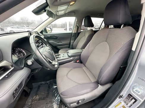 Used 2024 Toyota Highlander LE image 28