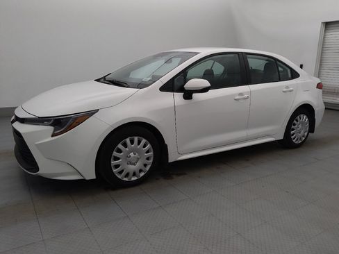 Used 2025 Toyota Corolla LE image 2