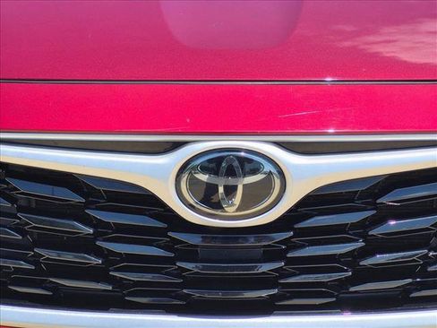Used 2021 Toyota Highlander XLE FWD image 9